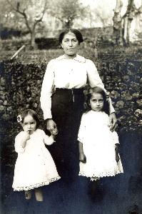 Noémie Fermier avec Jeanne et Marie