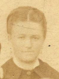  Aune Émile Bruno et André Marie-Louise, parents de maman avec tante Élisa et oncle Ernest (écrit au dos de la photo)